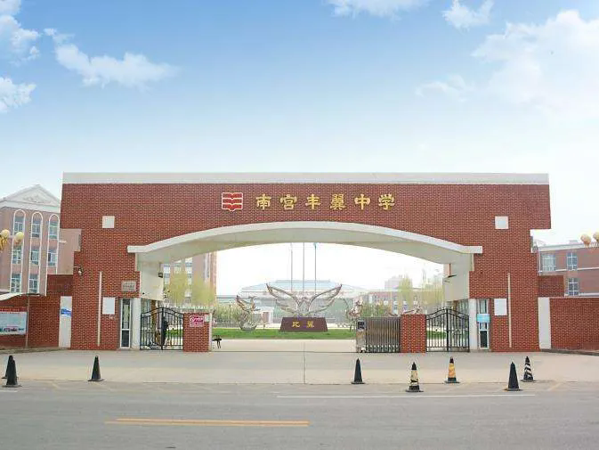 沃克熱泵/中央空調(diào)為國內(nèi)眾多中學(xué)打造綠色舒適冷暖！